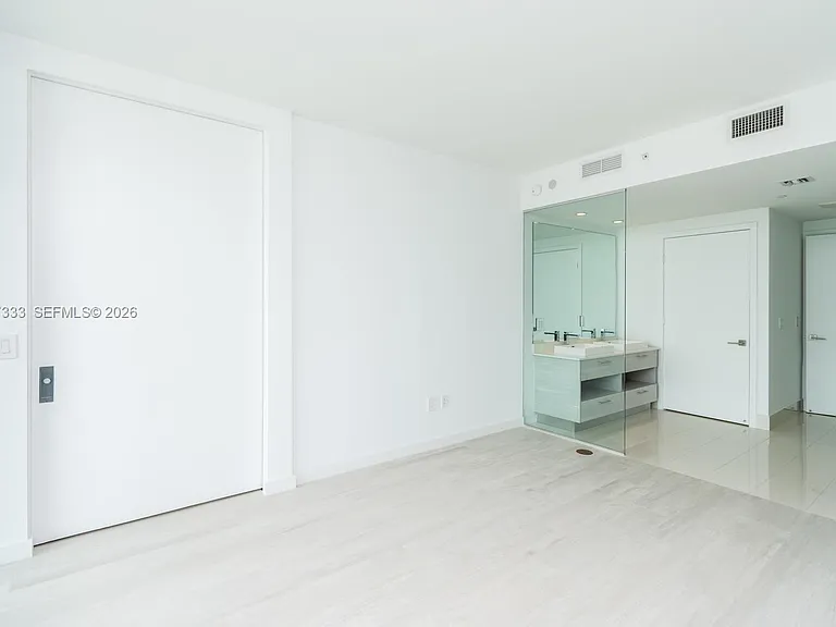 650 NE 32nd St #805 — Photo 29