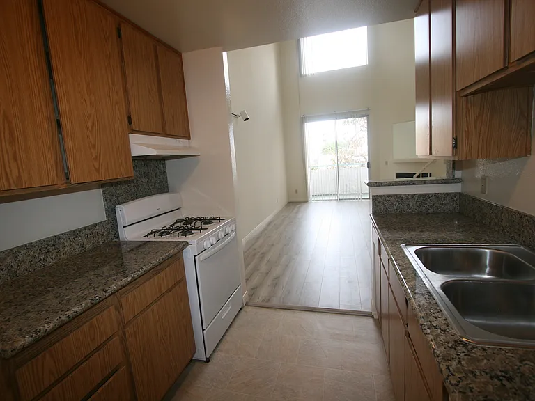 3637 Clarington Ave #202 — Photo 62