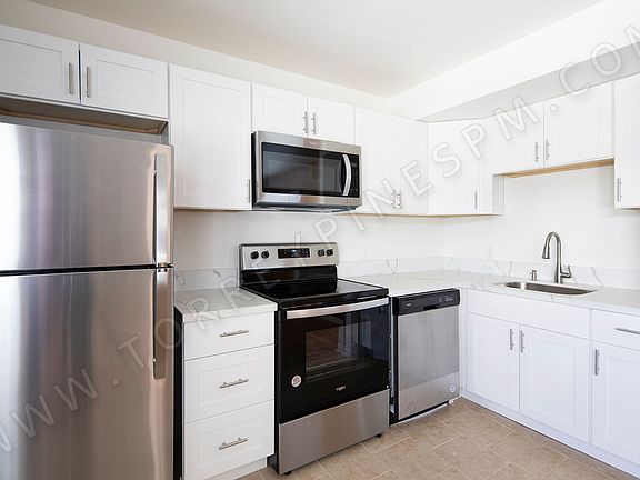 4th image of 7417 Herschel Ave #9