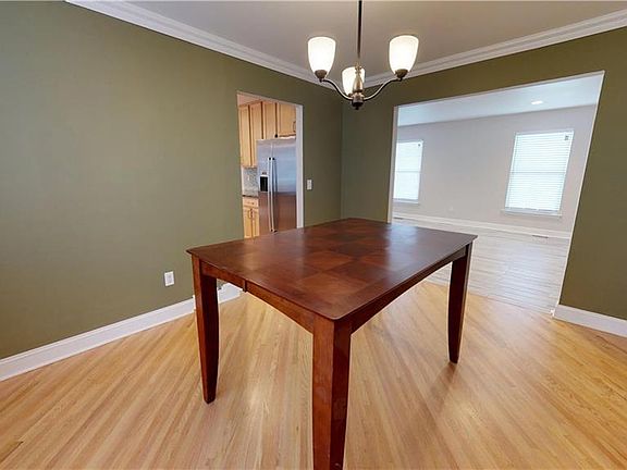 4th image of 8 Gordon Ave