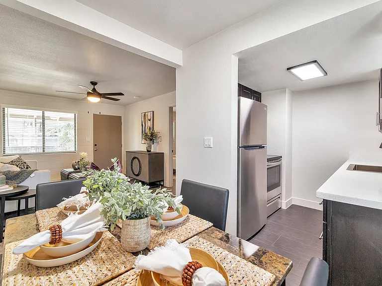 1827 E Lemon St — Photo 8