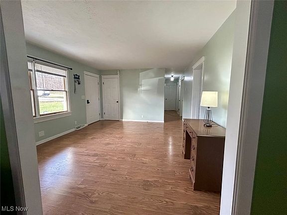 3rd image of 628 Paragon Ln SE
