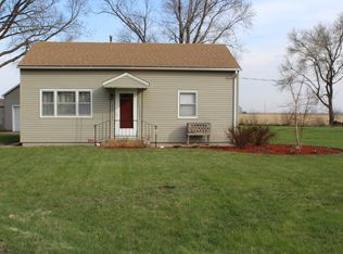 418 E 5th St, Shelton, NE 68876