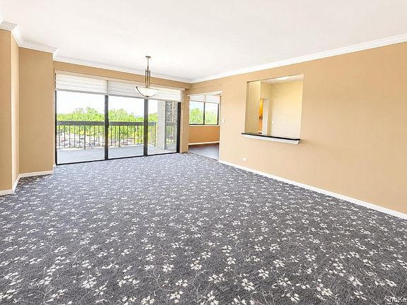 3rd image of 27110 Grand Central Parkway #7K