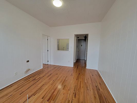 3rd image of 37-35 Crescent St #20