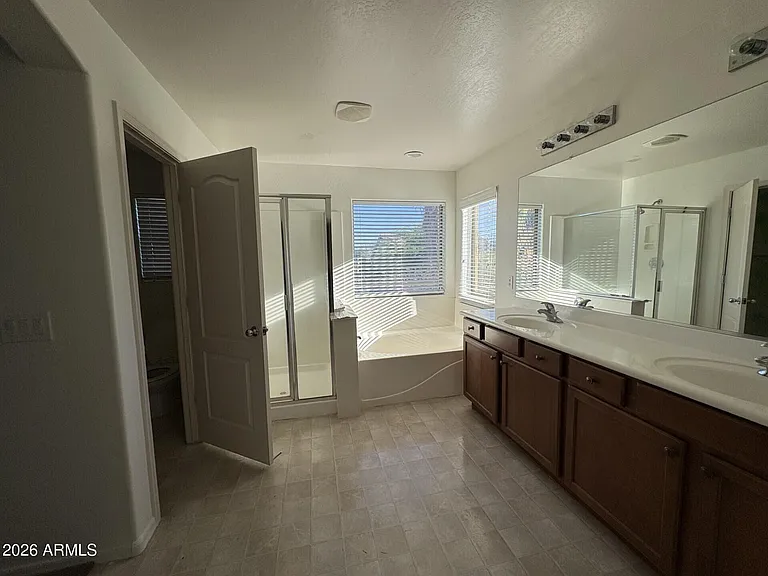 1381 E Laurel Pl — Photo 10