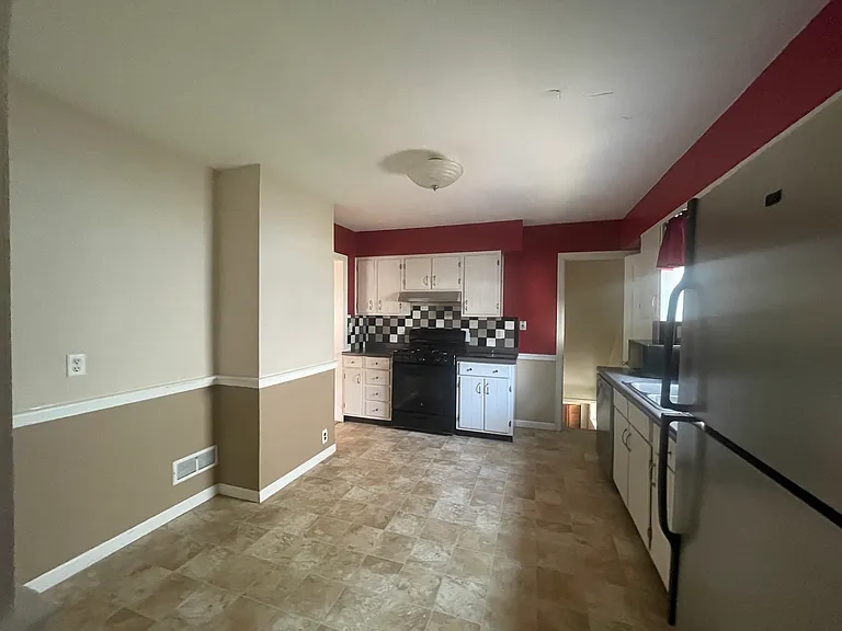 750 Pine Ave NW — Photo 4