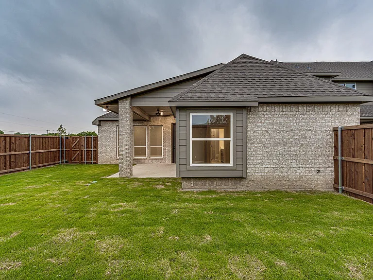8247 Heritage Glen Dr #1 — Photo 32
