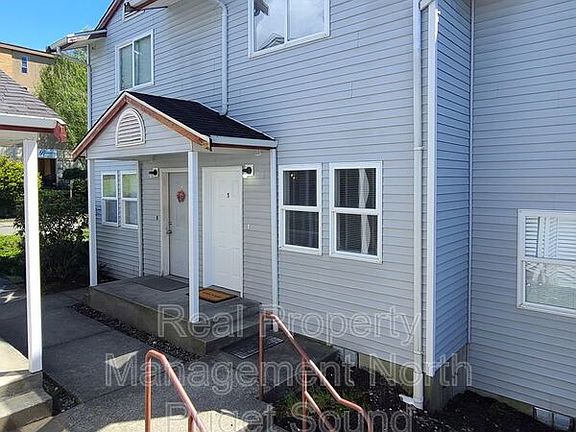 2nd image of 3208 Hoyt Ave #5