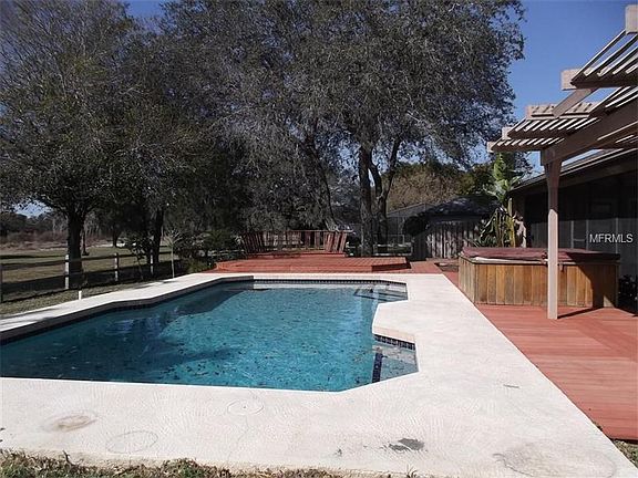 4th image of 7434 N Leewynn Dr