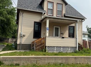 110 S 5th Ave W, Newton, IA 50208