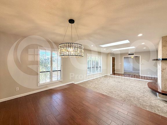 4th image of 1915 E Buena Vista Dr