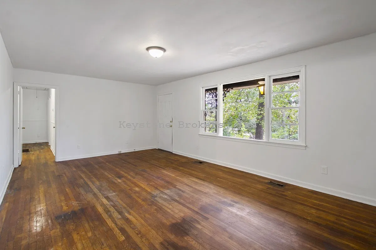 3 bed, 2.0 bath, 1404 sqft, $1,025 — Photo 2