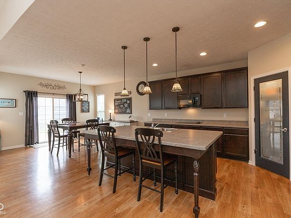 5th image of 8623 New Heritage Dr