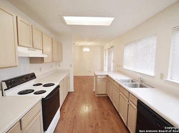 3rd image of 2650 Ashley Oak Dr