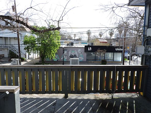 3rd image of 928 26th St