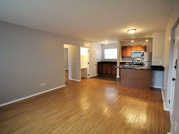 5th image of 3126-3128 Hackberry St #3128-7