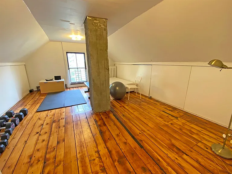 263 Auburndale Ave — Photo 22