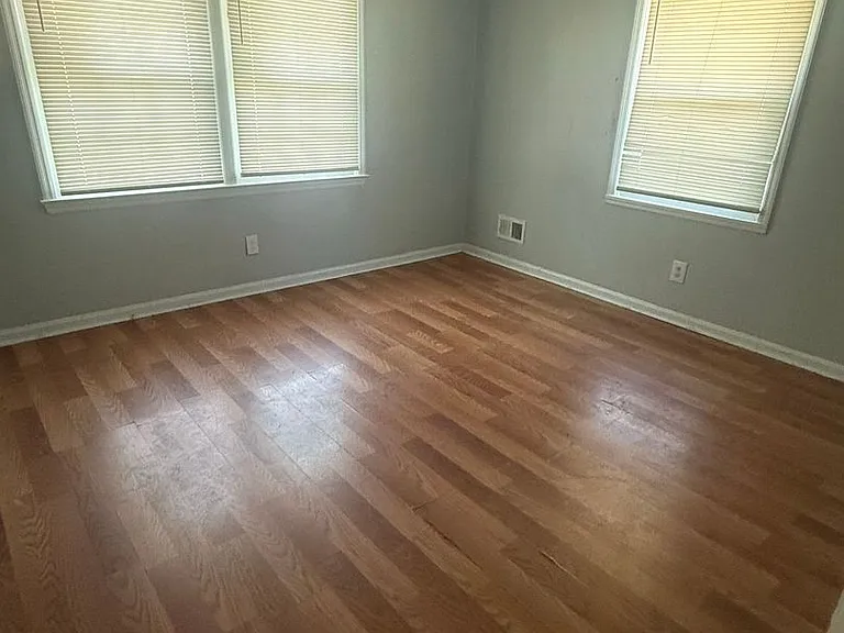 2218 Apple Valley Rd — Photo 3