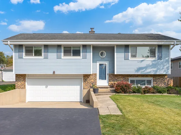 375 Pine Ln, Wood Dale, IL 60191