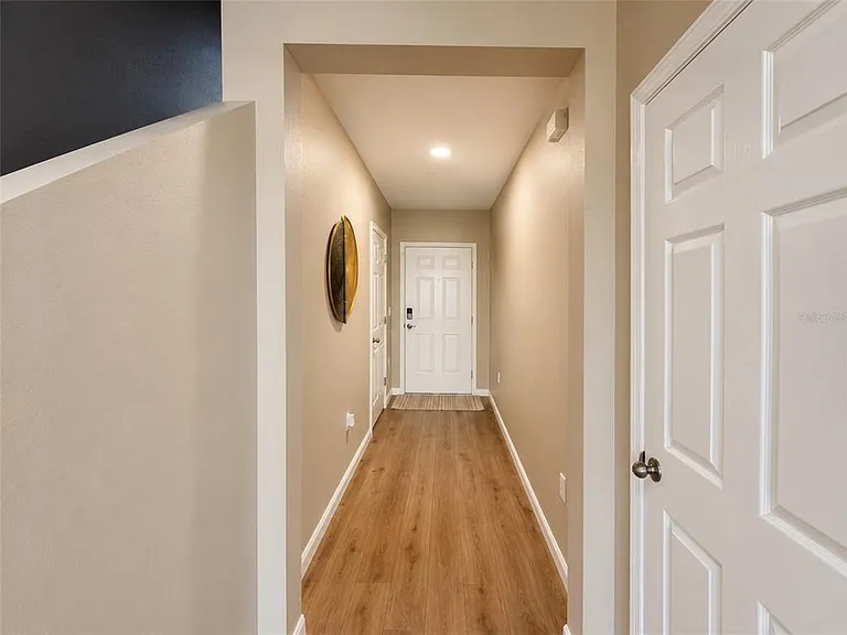 1352 Derry Ave — Photo 5