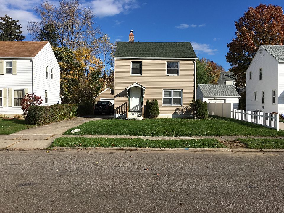 973 Roslyn Ave.