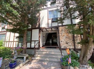 2002 Hawthorne Ln, Mahwah, NJ 07430