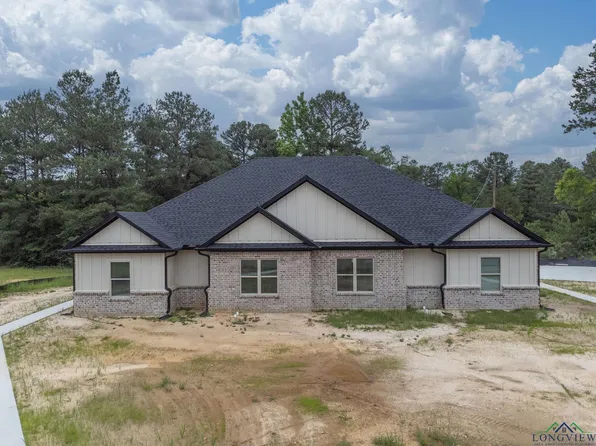 2112 Oak Hollow St, Longview, TX 75604