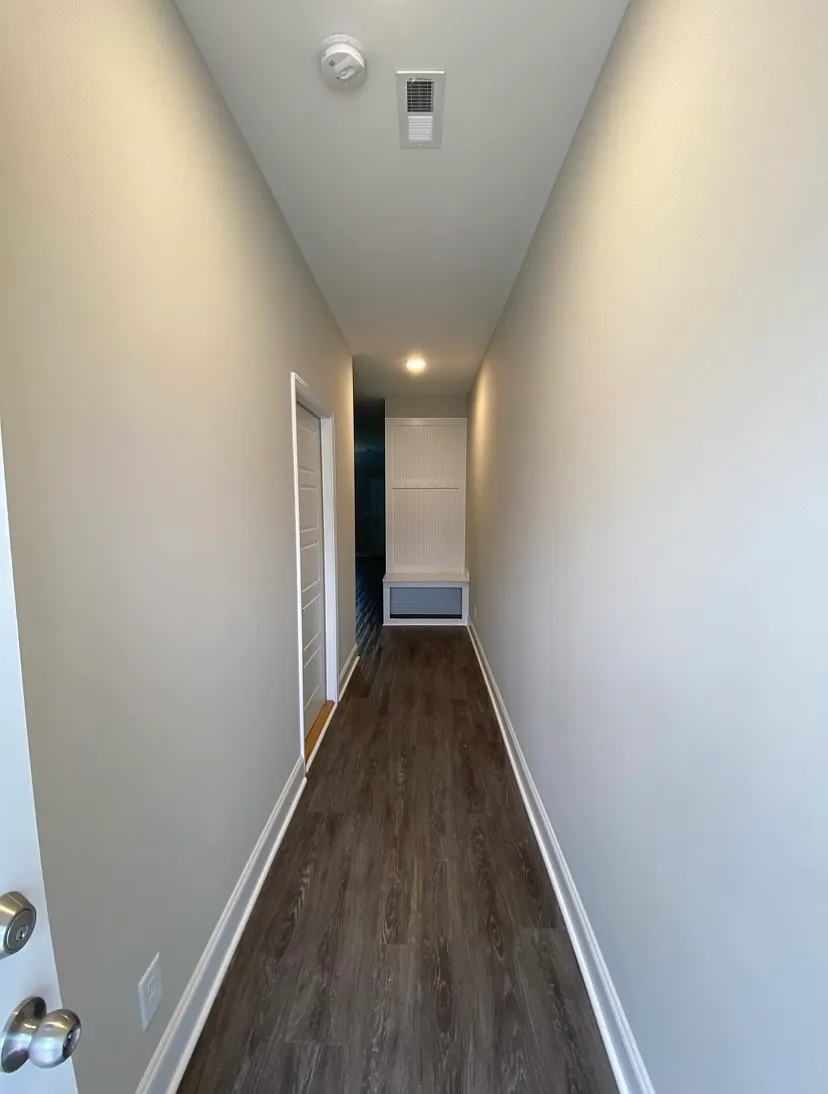 1031 Glenkirk Drive - C — Photo 2
