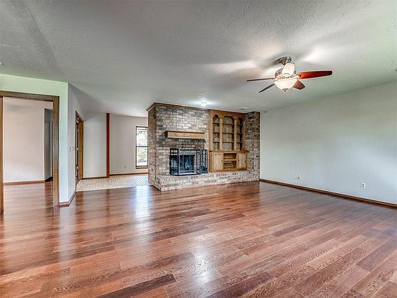 4th image of 1812 N Lincoln Ave