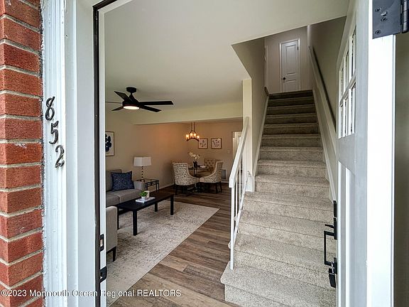 2nd image of 852 Shannon Court