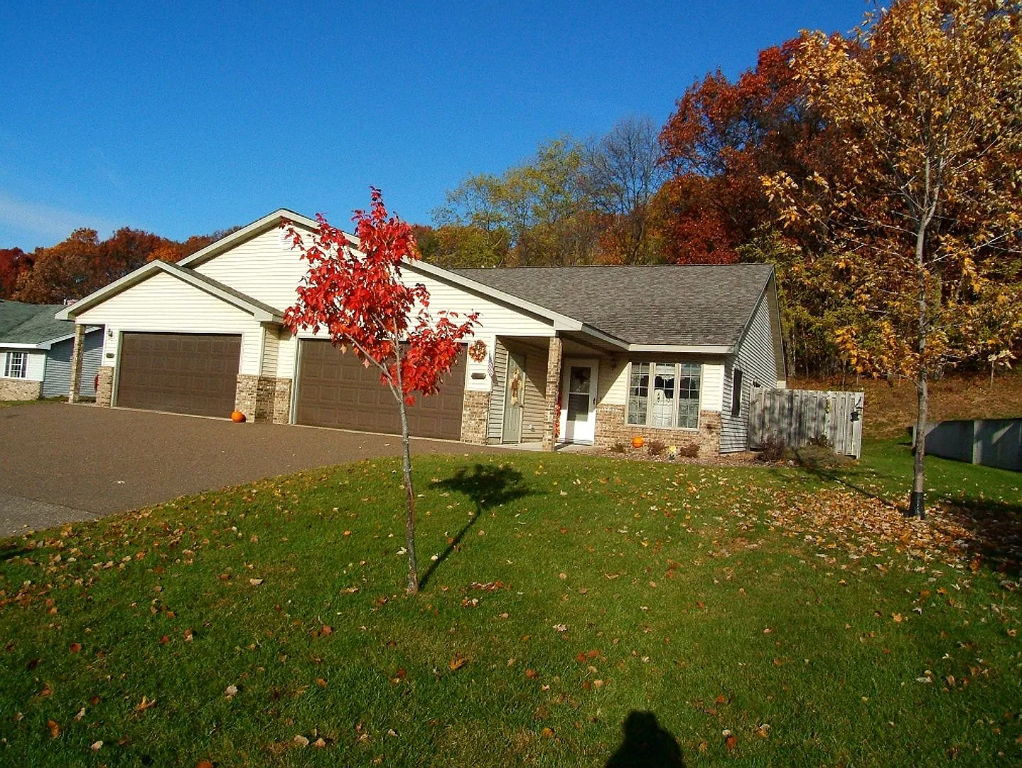 2 bed, 1.5 bath, 1328 sqft, $1,275 — Photo 1