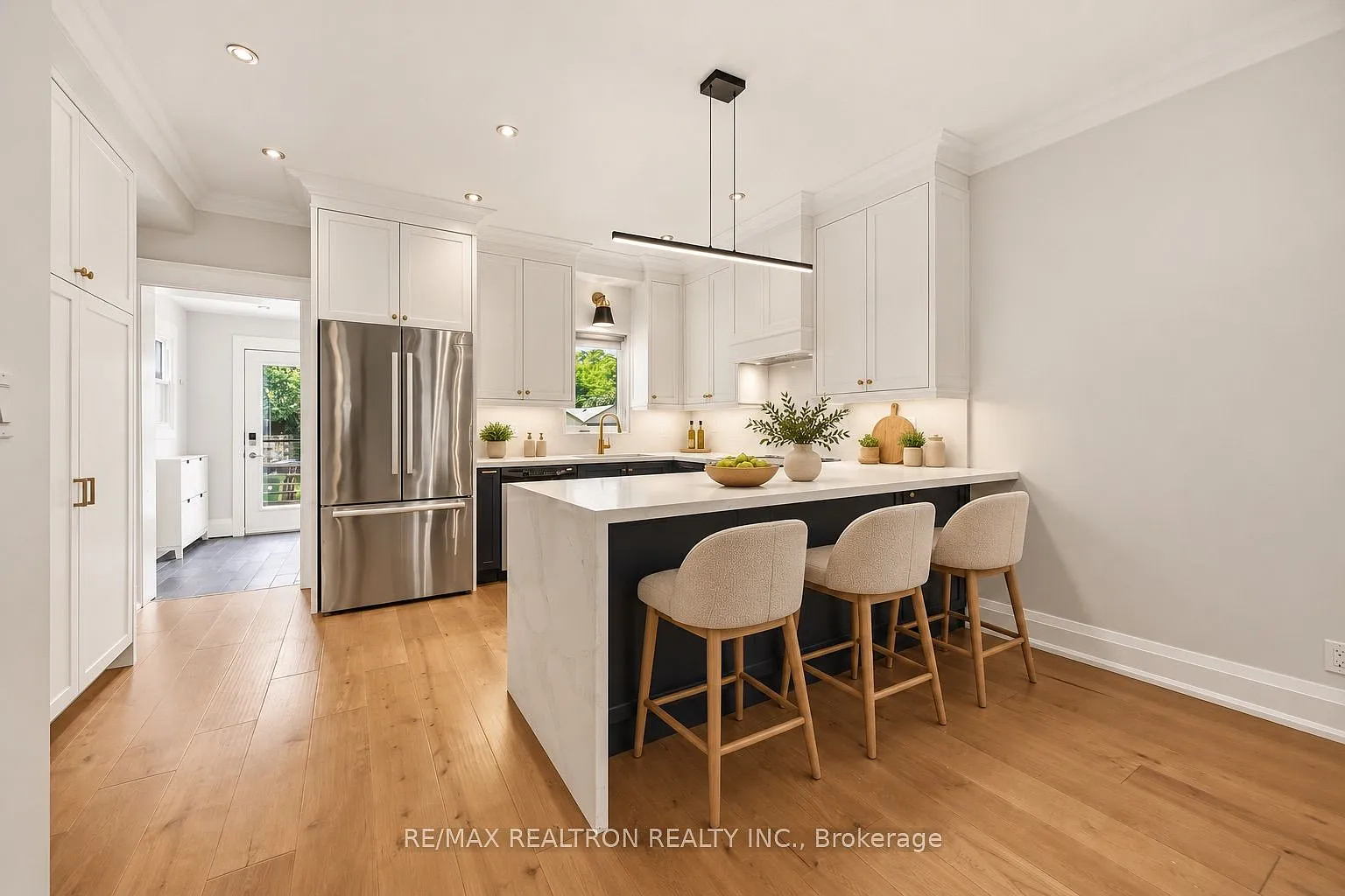 4 bed, $5,000 — Photo 2