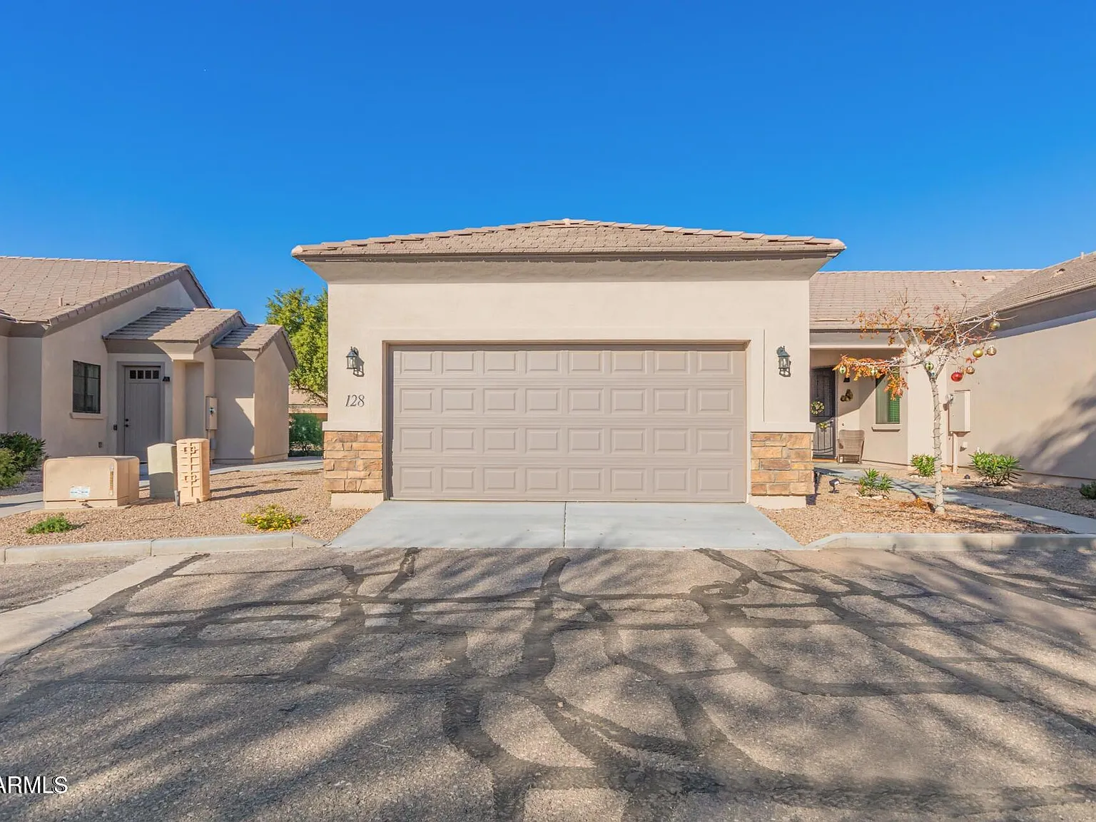 3 bed, 2.0 bath, 1324 sqft, $1,800 — Photo 2