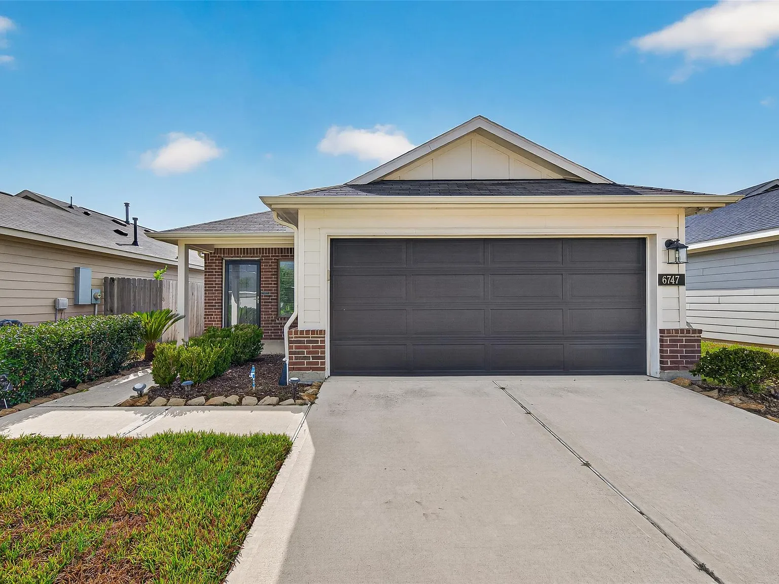 3 bed, 2.0 bath, 1530 sqft, $2,000 — Photo 1