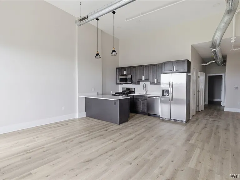 136 Seneca St — Photo 4