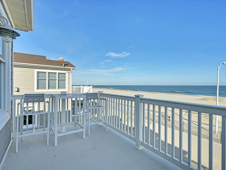 233-3 Beachfront #3 — Photo 27