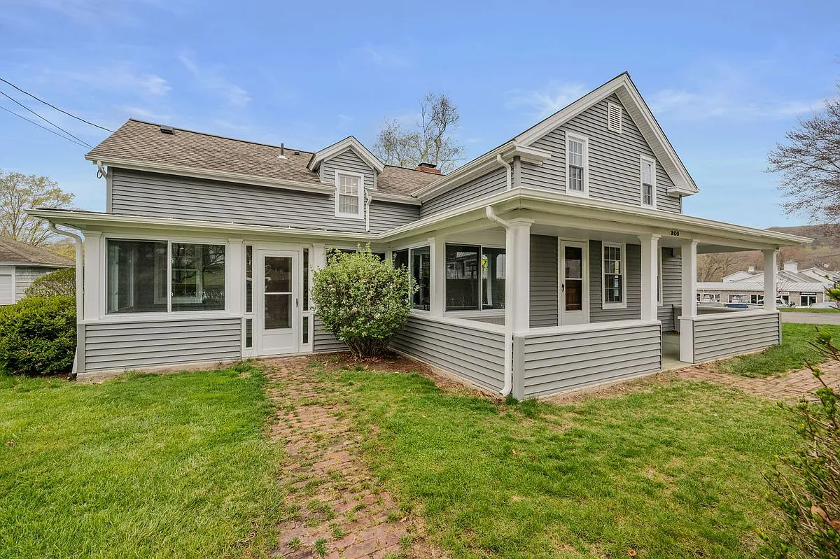 5 bed, 1.5 bath, 2450 sqft, $3,200 — Photo 1