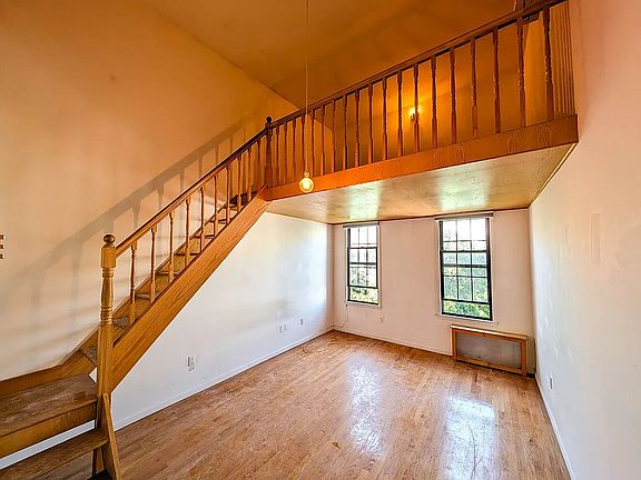 2nd image of 165 Wilson Ave APT 3R