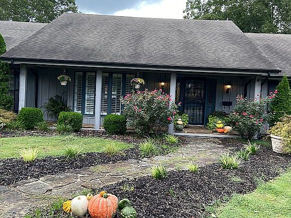 5th image of 2601 Woodstone Dr