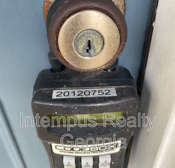 904 Prestwyck Ct — Photo 16