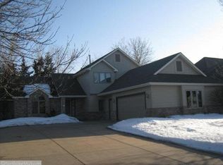 652 Oakwood Dr, Shoreview, MN 55126