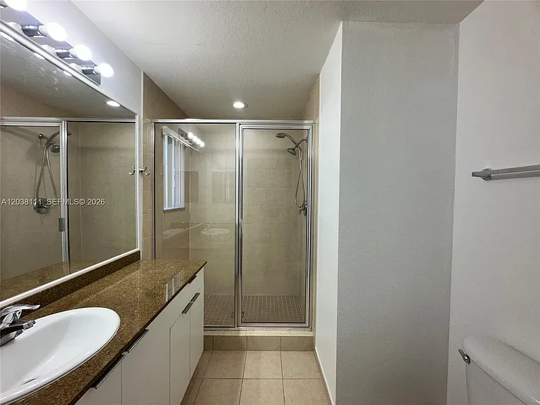 324 NE 3rd St #D — Photo 26