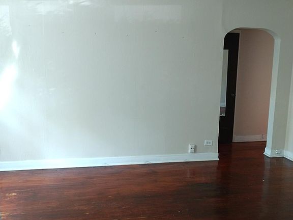 3rd image of 1914 W Morse Ave APT G