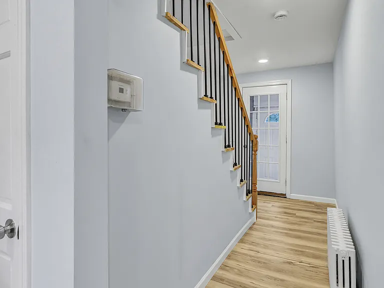 25-27 Myrtle St #25 — Photo 3