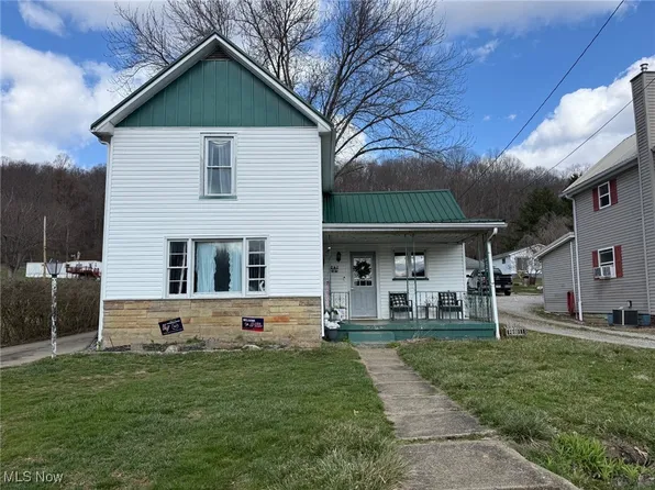 1961 Wainwright Rd SE, New Philadelphia, OH 44663