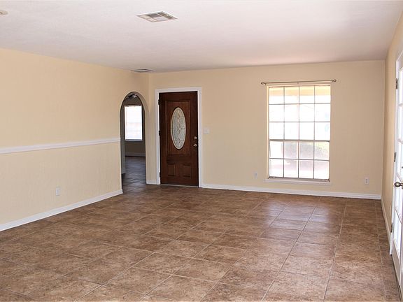 3rd image of 1811 Dean Martin Dr