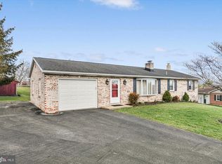 97 Hillside Dr, Ephrata, PA 17522