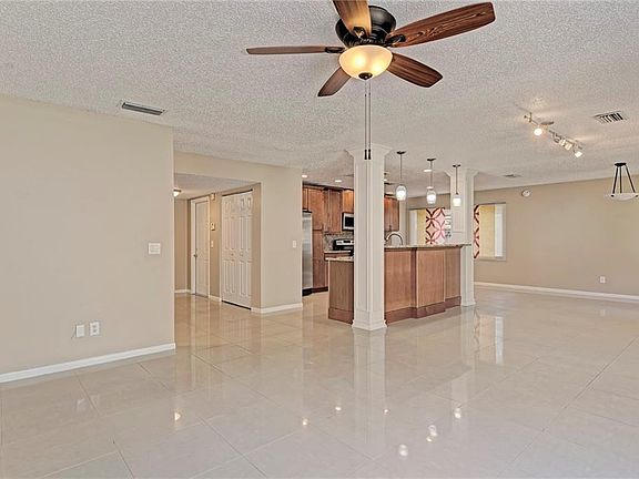 3rd image of 13820 Capitol Dr