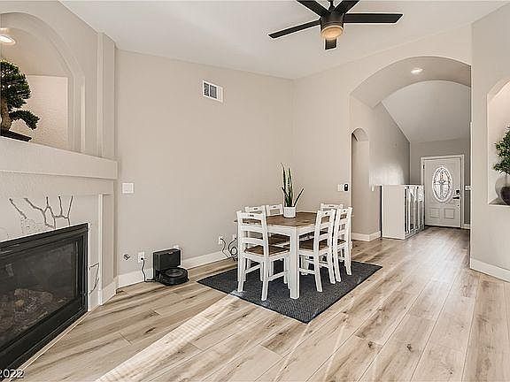5th image of 3017 Beech Knoll Ct